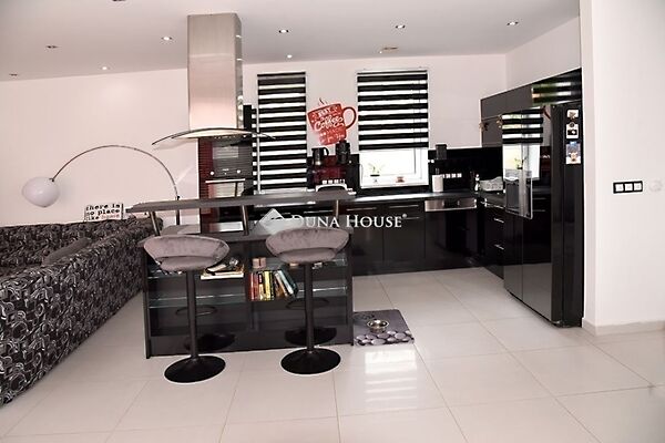 Eladó ház Nagykozár