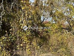 Eladó földterület Bicske