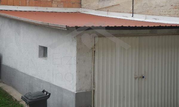 Eladó garázs Esztergom