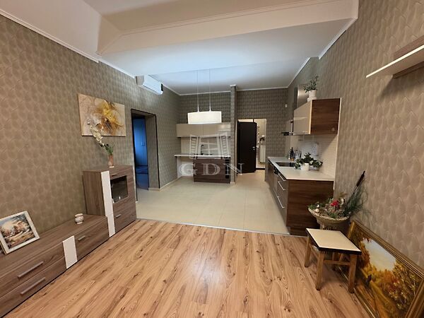 Eladó lakás Veresegyház