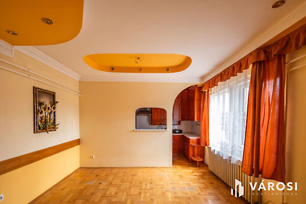 Eladó üzleti Gyula