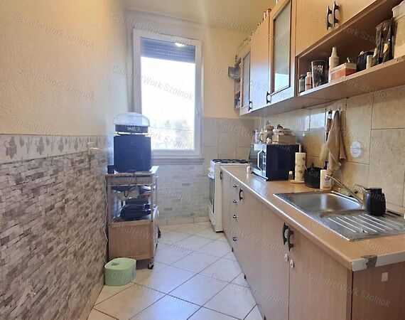 Eladó lakás Szolnok