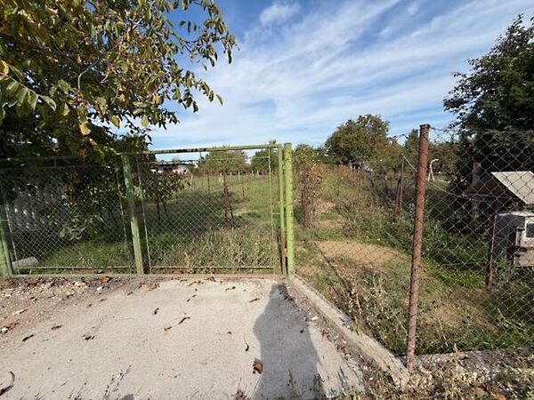 Eladó földterület Tata