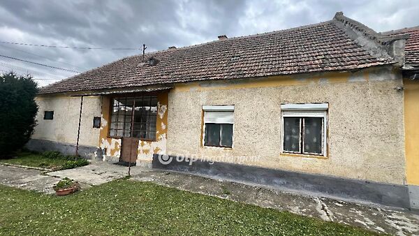 Eladó ház Csót