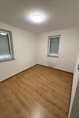 Eladó iroda Taksony