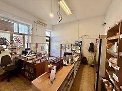 Eladó üzleti Oroszlány