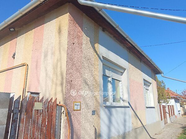 Eladó ház Fegyvernek