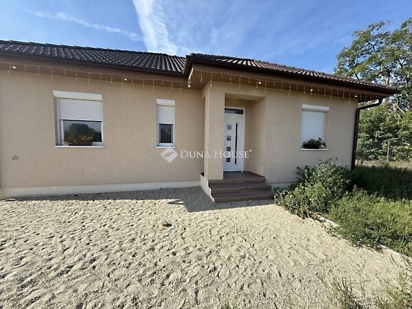 Eladó ház Helvécia