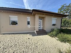 Eladó ház Helvécia