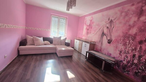 Eladó lakás Oroszlány