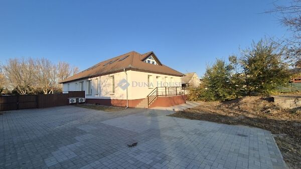 Eladó ház Ballószög