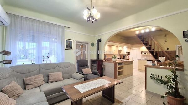 Eladó ház Lajosmizse