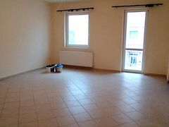 Eladó lakás Téglás