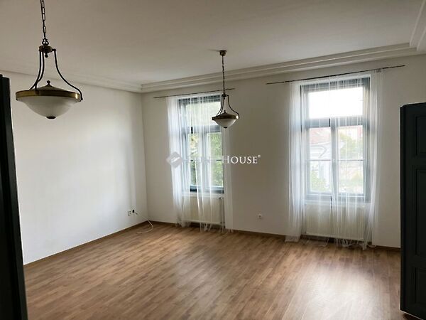 Eladó lakás Székesfehérvár