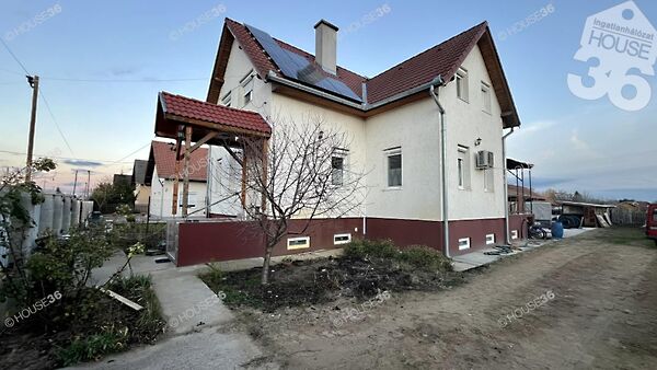 Eladó ház Lakitelek