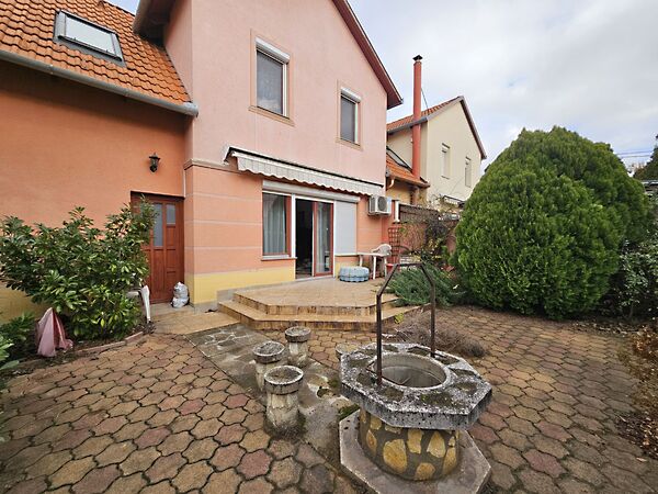 Eladó ház Debrecen, Hatvan utcai kert