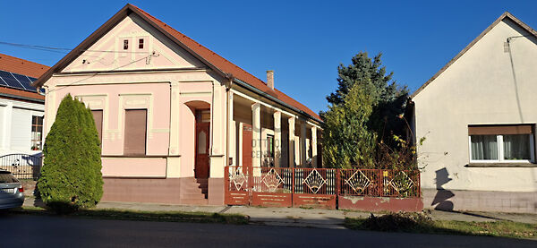 Eladó ház Újpetre