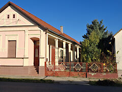 Eladó ház Újpetre