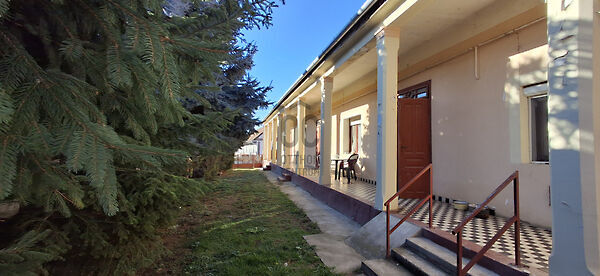 Eladó ház Újpetre