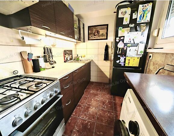 Eladó lakás Győr, Adyváros