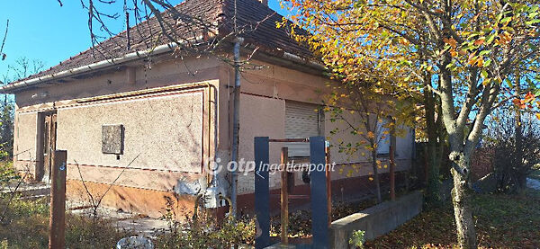 Eladó ház Akasztó