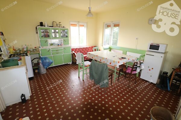 Eladó földterület Tázlár