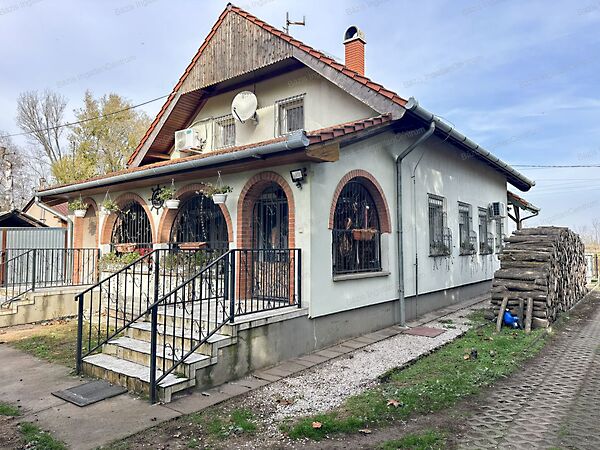 Eladó nyaraló Kunfehértó