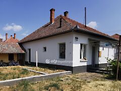 Eladó ház Jászkarajenő