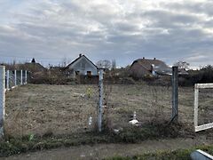 Eladó földterület Makó