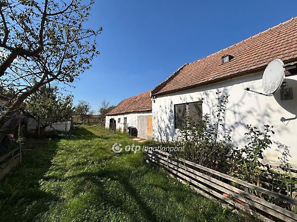 Eladó ház Bakonyság