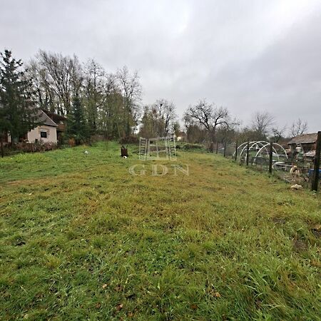 Eladó földterület Szomód