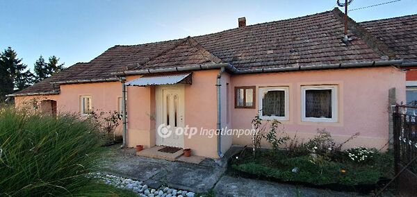 Eladó ház Devecser