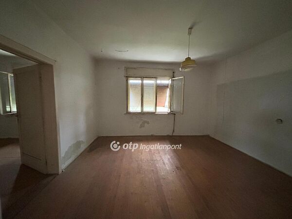 Eladó ház Bakonyszentiván