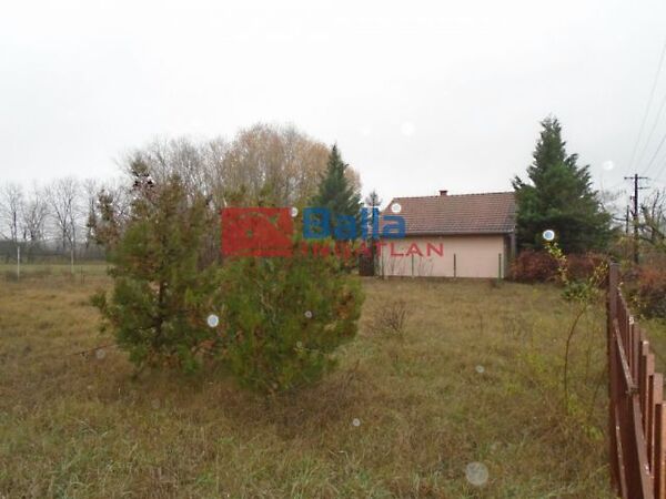 Eladó földterület Tiszakécske