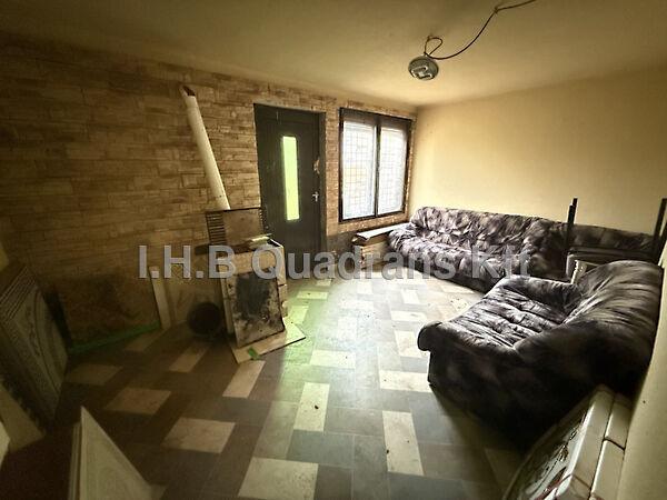 Eladó földterület Paks