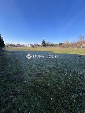 Eladó földterület Füle