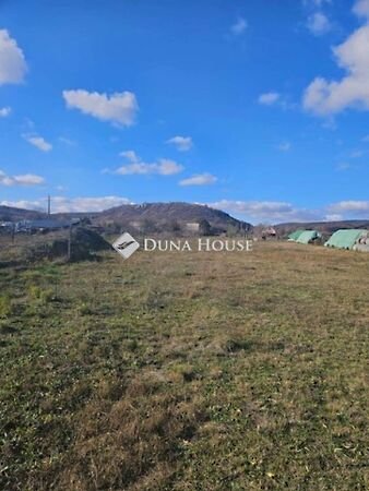 Eladó földterület Csákvár