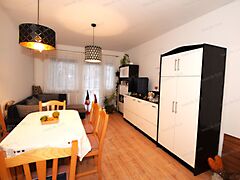 Eladó lakás Győr, Adyváros