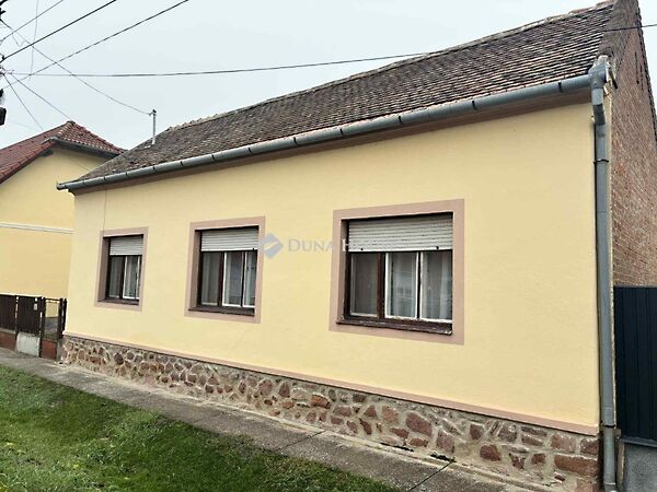 Eladó ház Szentlőrinc