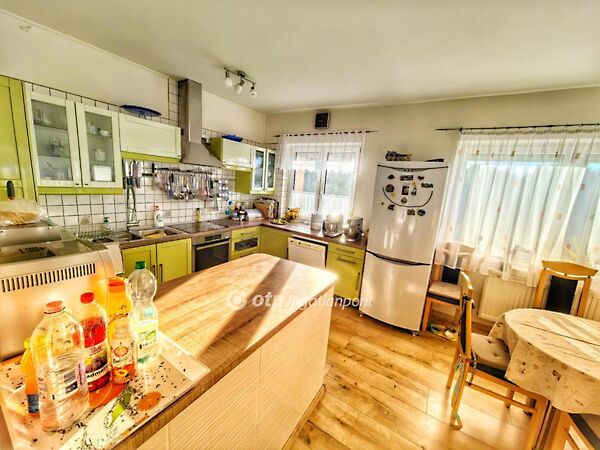 Eladó ház Nagyvenyim