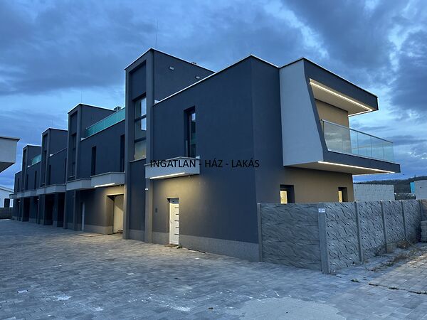 Eladó ház Mogyoród