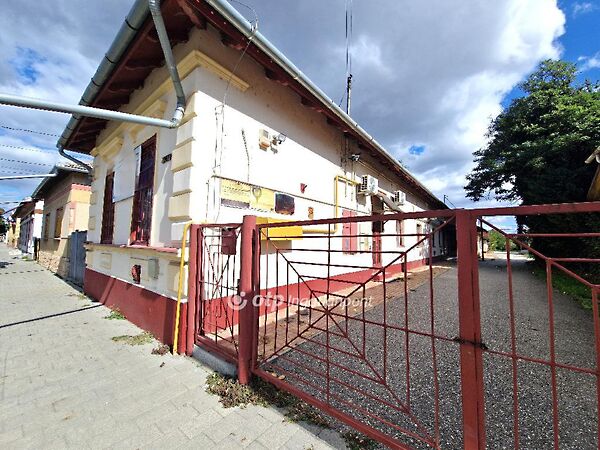 Eladó üzleti Fegyvernek