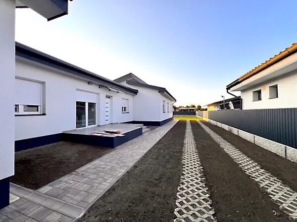 Eladó ház Téglás