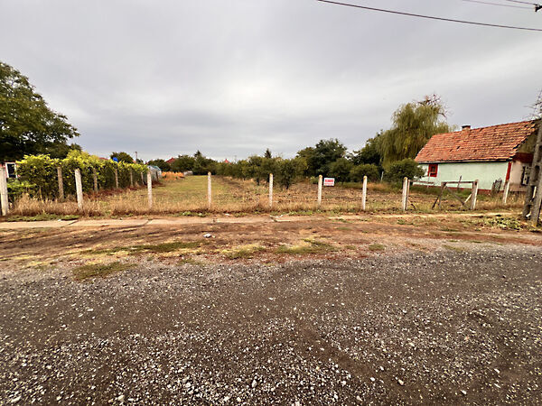 Eladó földterület Sáránd