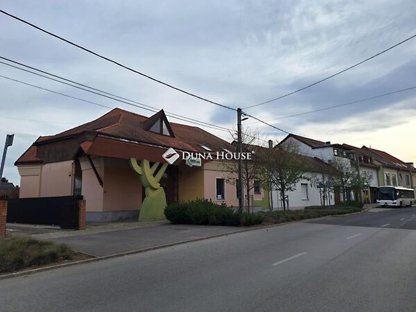 Eladó földterület Villány