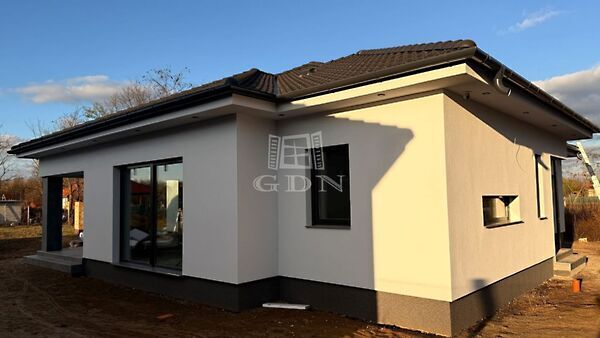 Eladó ház Helvécia