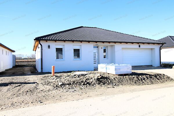 Eladó ház Győrladamér