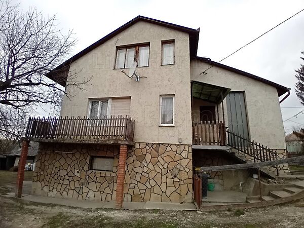 Eladó ház Tab
