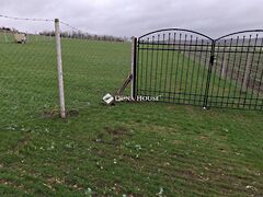 Eladó földterület Szomor