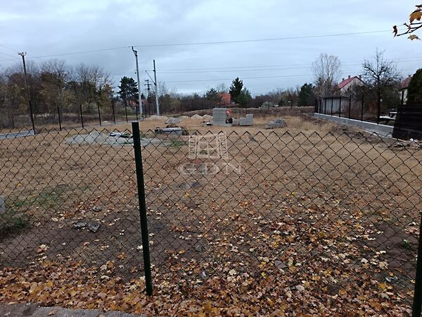 Eladó földterület Veresegyház